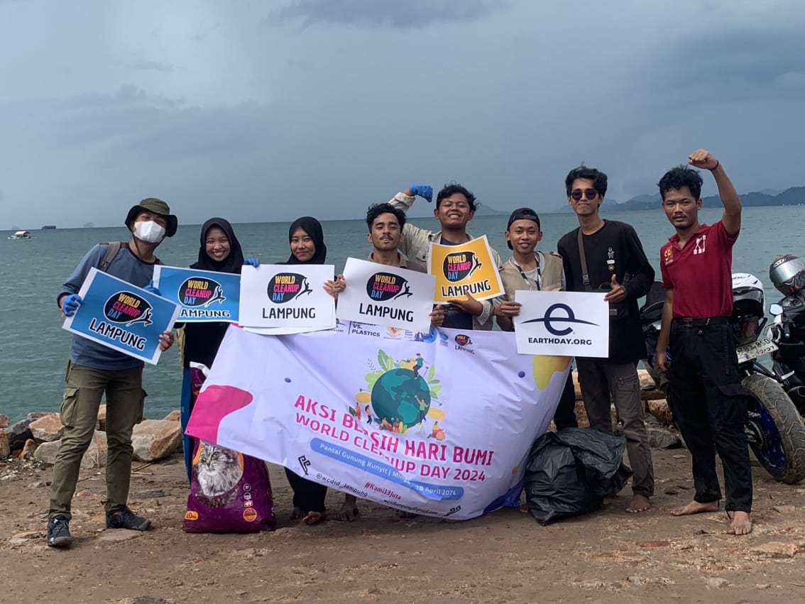 Bukti Cinta terhadap Lingkungan, Perma AGT lakukan Aksi Bersih Pantai bersama Komunitas WCD Lampung